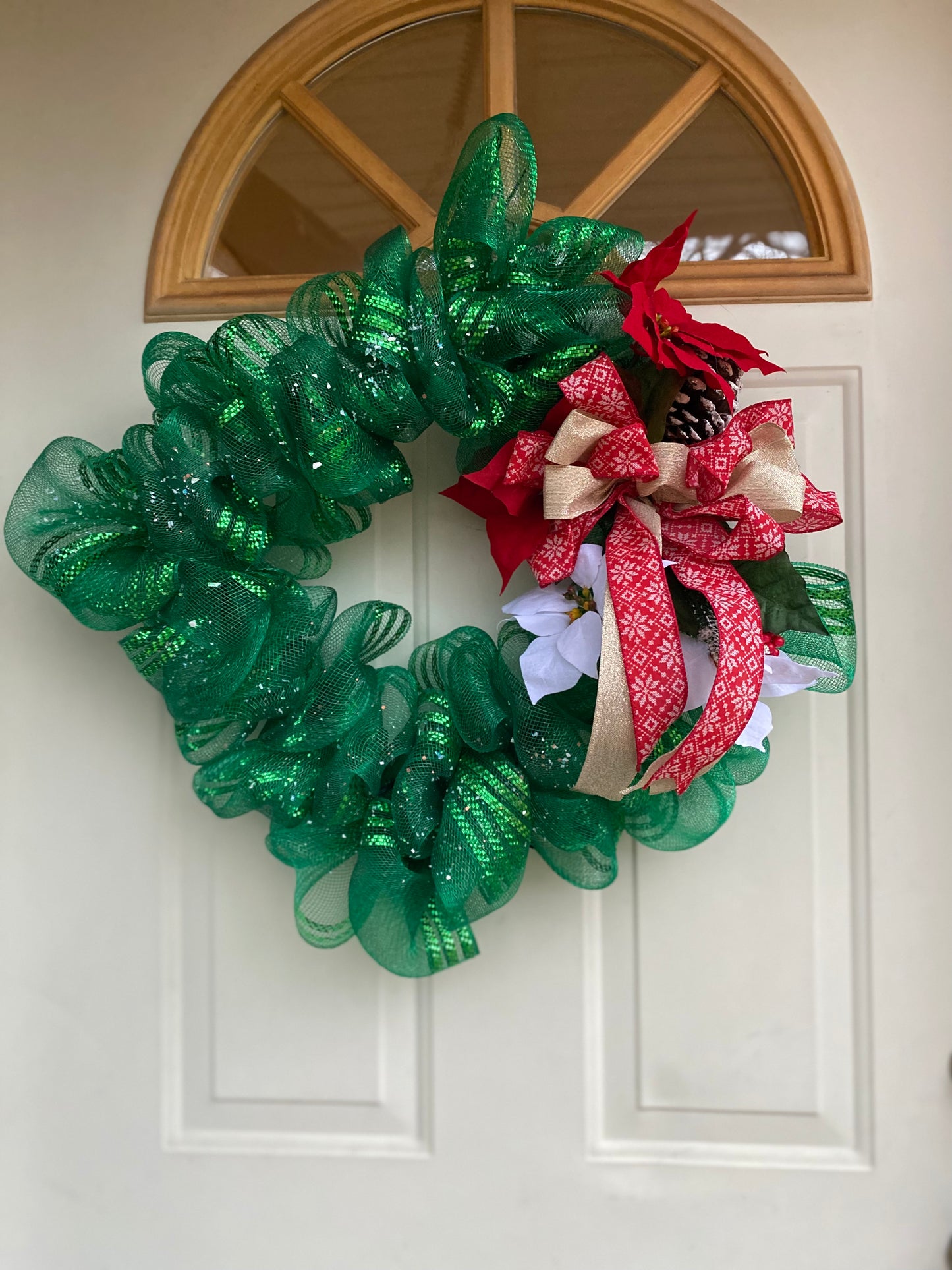 Christmas Green Mesh Wreath/ poinsettia/pinecones Classic Crafts By Asia