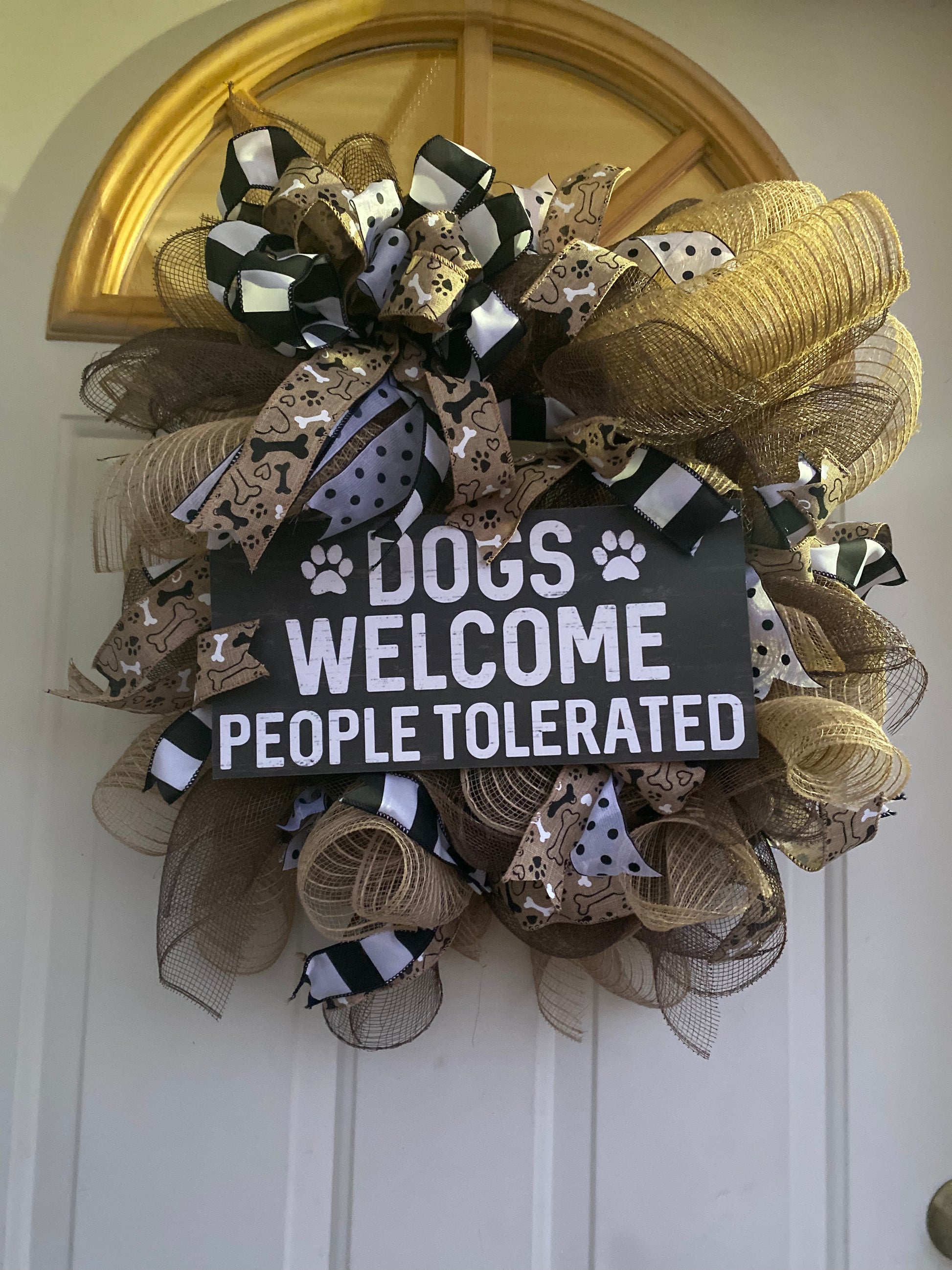 Dogs Welcome Deco Mesh Wreath/Paw print/ Front door The Rising Sun 723